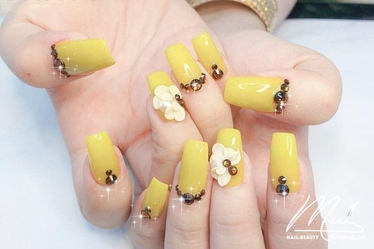 50 Mẫu nail màu vàng đẹp sang chảnh nhất cho nàng Đẹp365