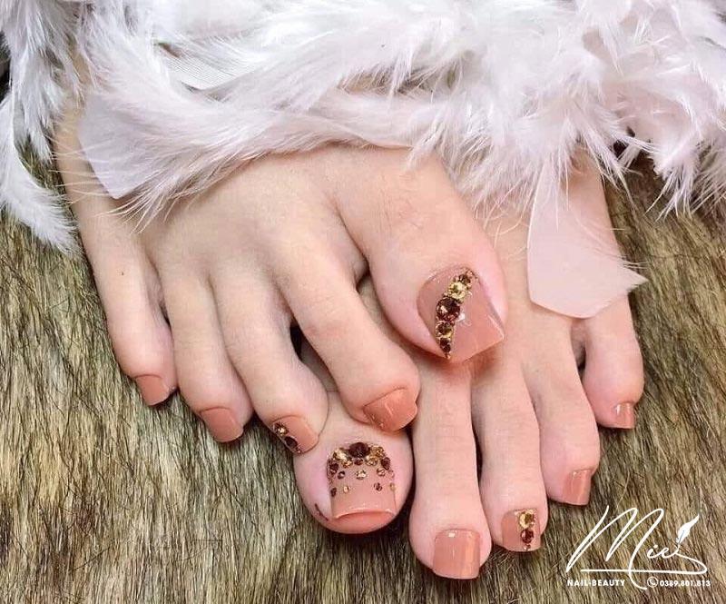 120+ Màu nail chân đẹp, màu sơn móng chân tôn da [2023]