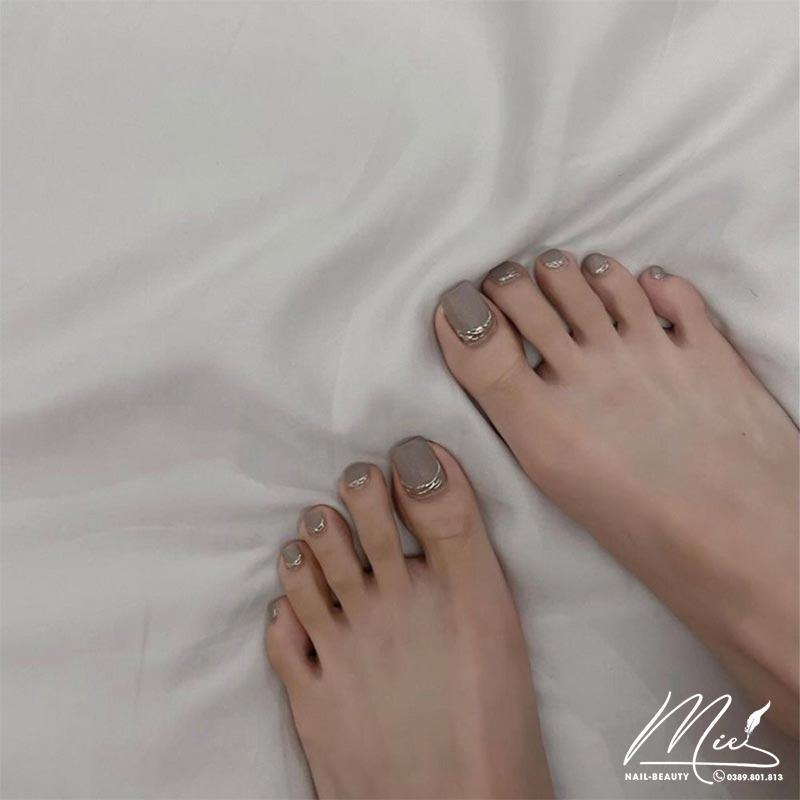 100+ mẫu nail chân màu trắng nhẹ nhàng, Hot Trend 2024