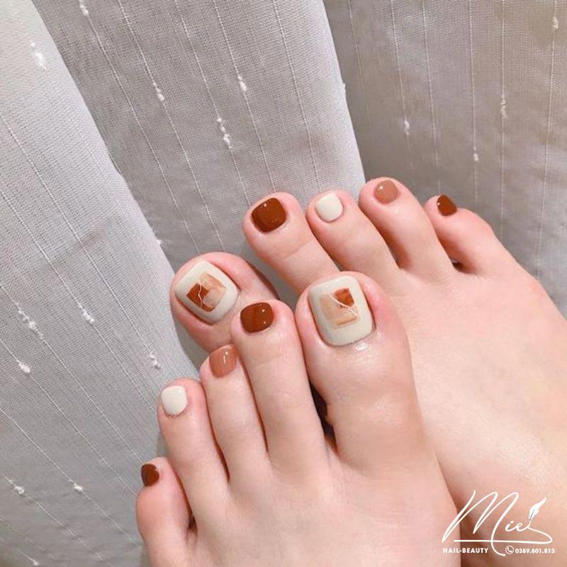 100+ mẫu nail chân màu trắng sang chảnh, quyến rũ cho chị em
