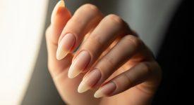 Móng tay dài và chắc khỏe, biểu tượng của vẻ đẹp đôi tay.