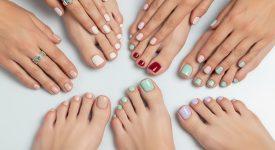 Nhiều màu sơn móng chân quốc dân tôn da, bao gồm nude, trắng sữa và đỏ rượu.