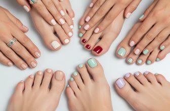 Nhiều màu sơn móng chân quốc dân tôn da, bao gồm nude, trắng sữa và đỏ rượu.